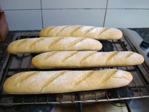 Fotografía de cuatro barras de pan